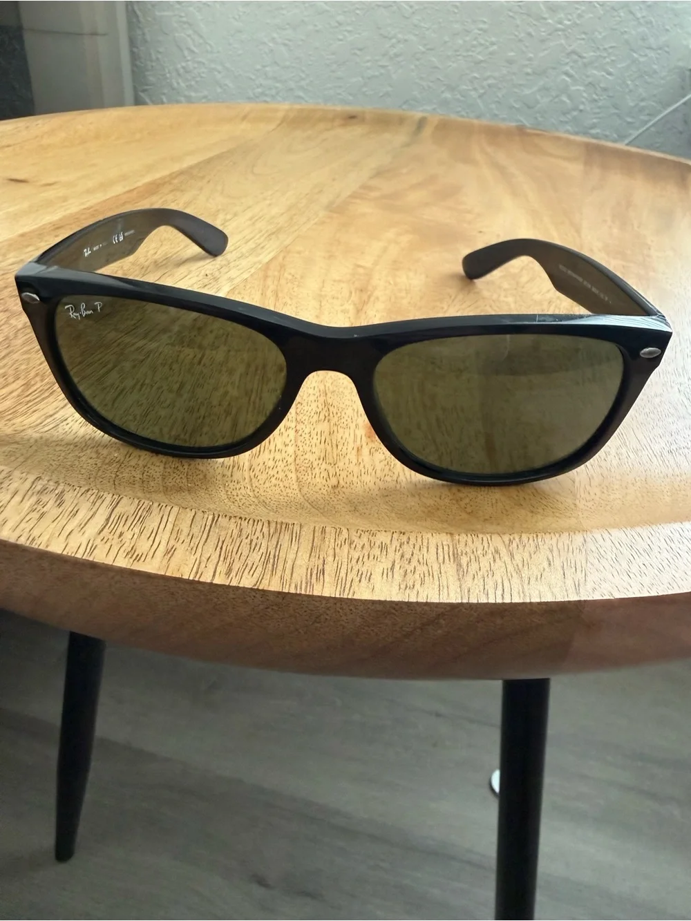 Ray-Ban Black Polarized Wayfarer Sunglasses
